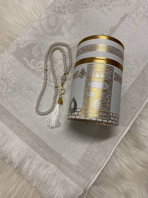 Kaaba design cylinder gift box (White)